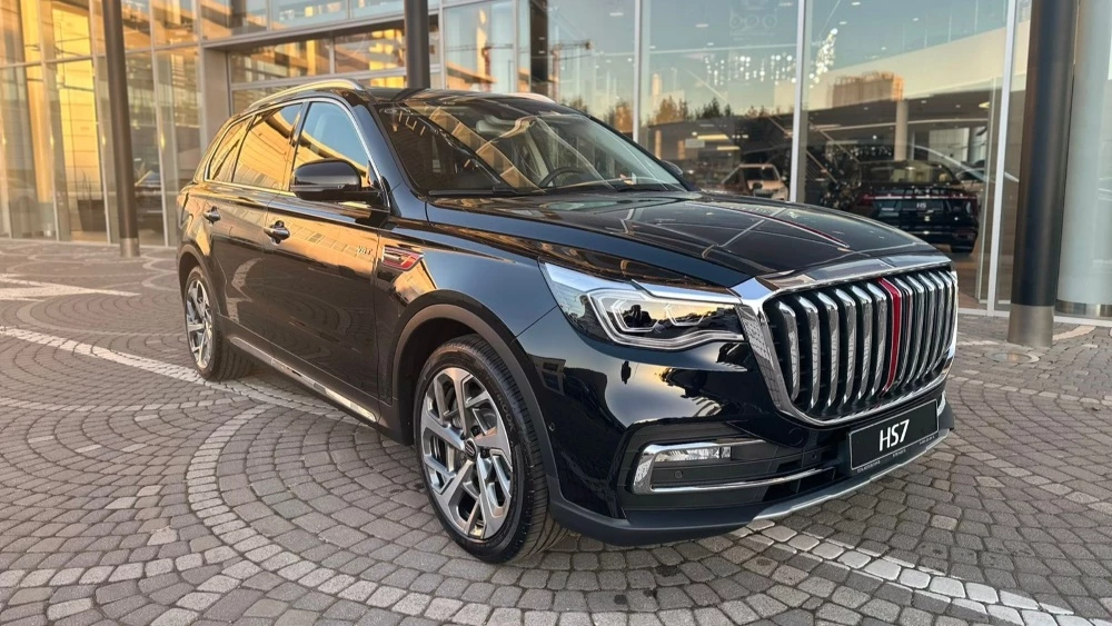 Кроссовер Hongqi HS7 у дилеров в автосалоне новый официальный дилер спереди сбоку Ключавто