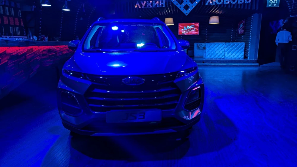 JAC JS3 спереди на презентации
