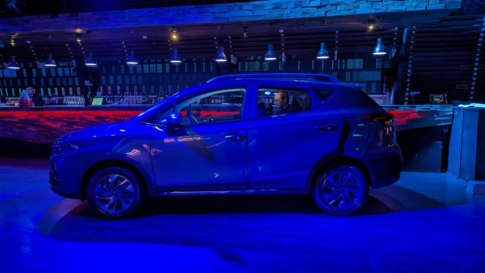 JAC JS3 сбоку на презентации