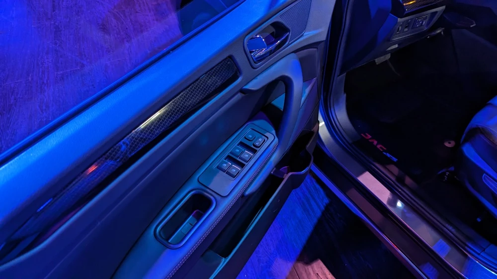 JAC JS3 салон интерьер отделка дверные карты