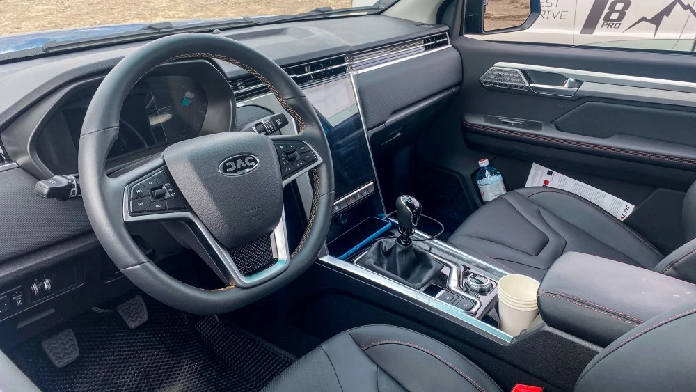 пикап JAC T8 Pro салон интерьер первый ряд