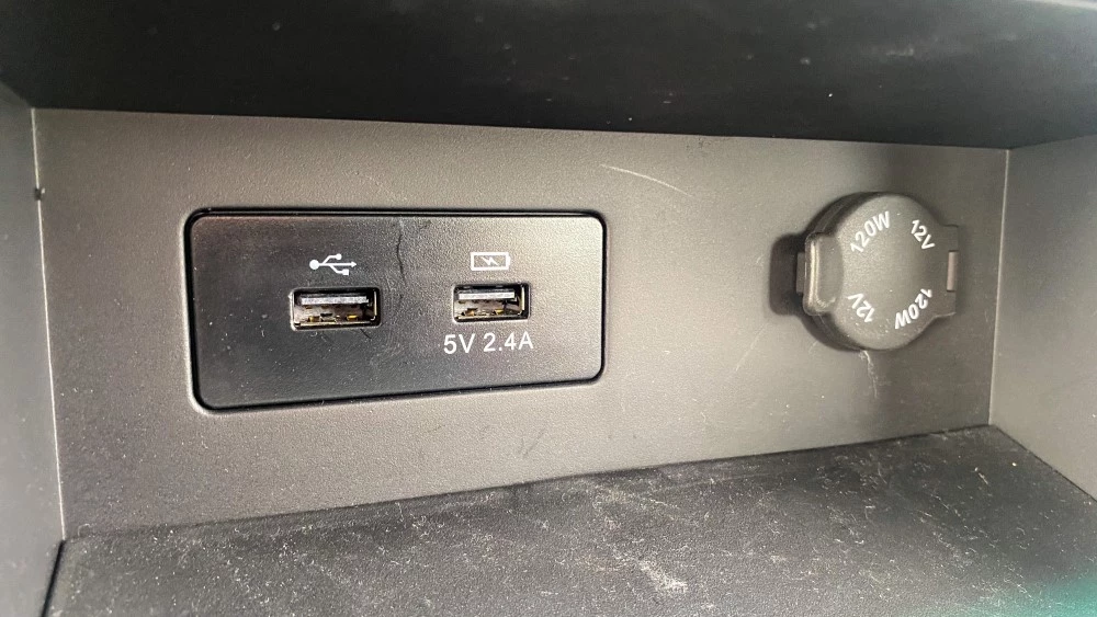 пикап JAC T8 Pro салон интерьер USB-гнезда входы