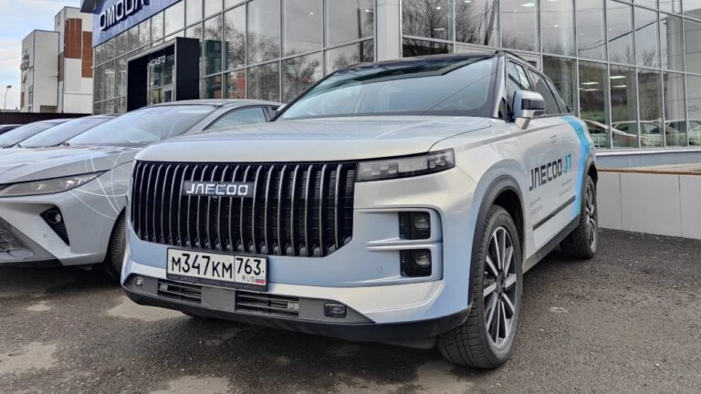 jaecoo j7 спереди сбоку