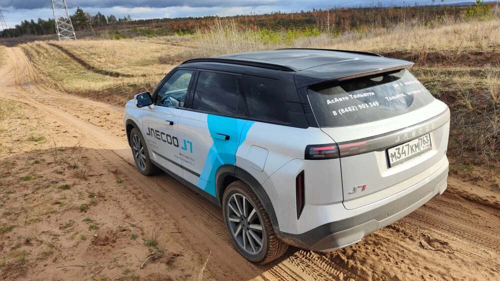 Jaecoo J7 Мишин на бездорожье тест сбоку сзади
