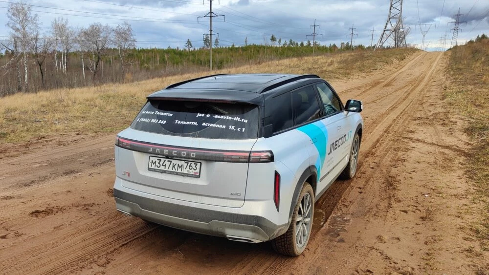 Jaecoo J7 Мишин на бездорожье тест сбоку сзади