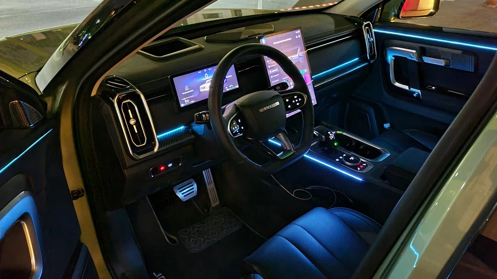 Jaecoo J7 салон интерьер атмосферная подсветка вечерний свет