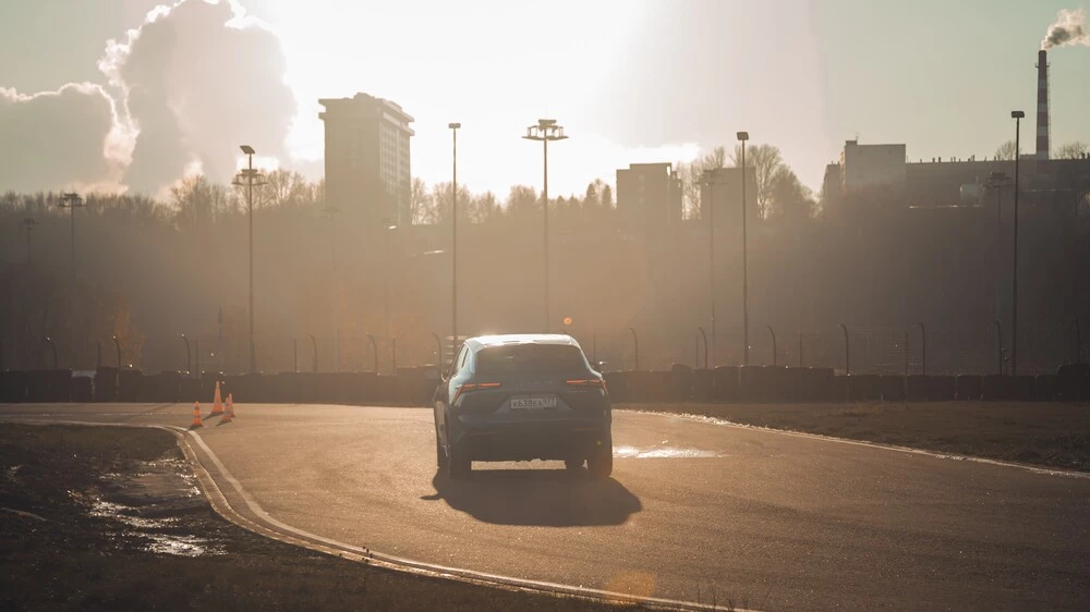 Jetour Dashing в динамике полигон сзади