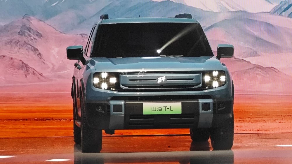 Гибридный кроссовер Jetour Shanhai T-L спереди