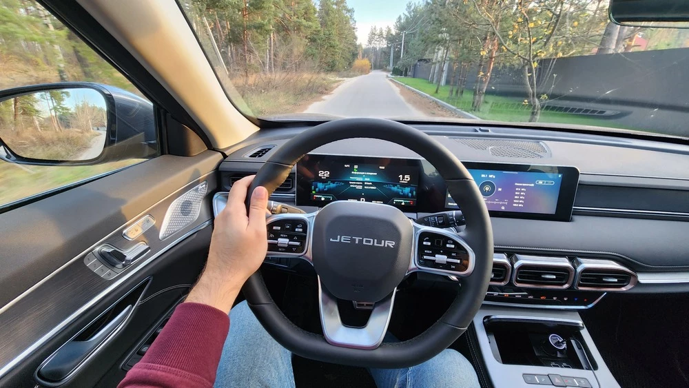 Jetour X70 Plus салон интерьер первый ряд водительское место