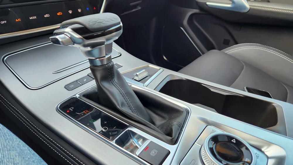 Jetour X70 Plus салон интерьер центральный тоннель селектор консоль