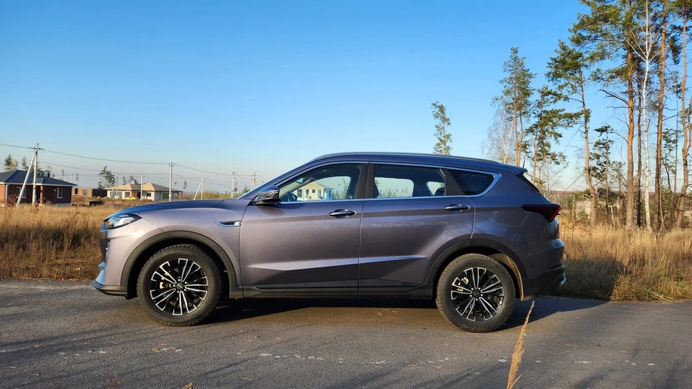 Jetour X70 Plus сбоку