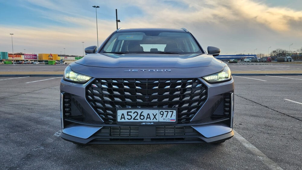 Jetour X70 Plus спереди