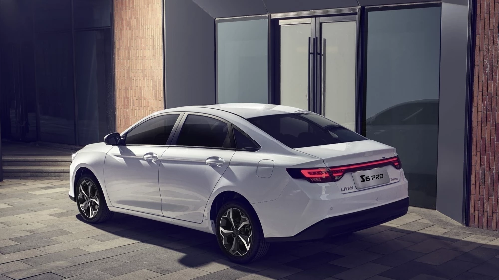 Livan S6 Pro сбоку сзади белый