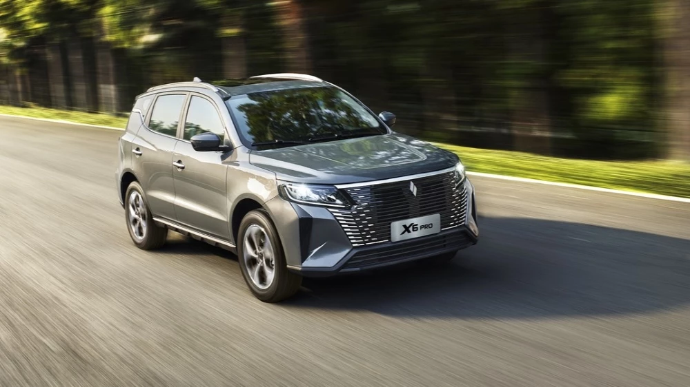 Livan X6 Pro сбоку спереди в динамике