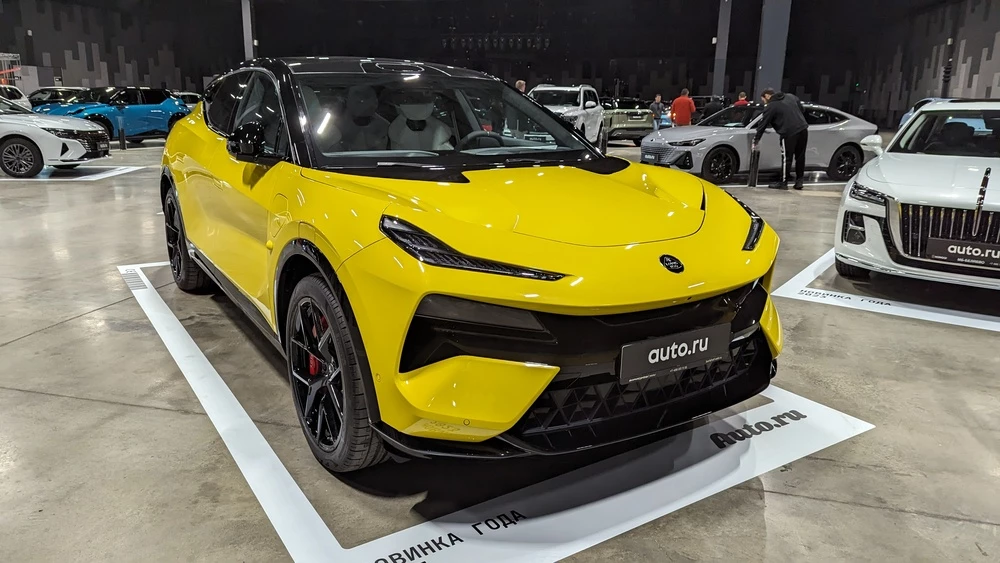 Lotus Nyo Eletre Новинка года 2023 сбоку спереди