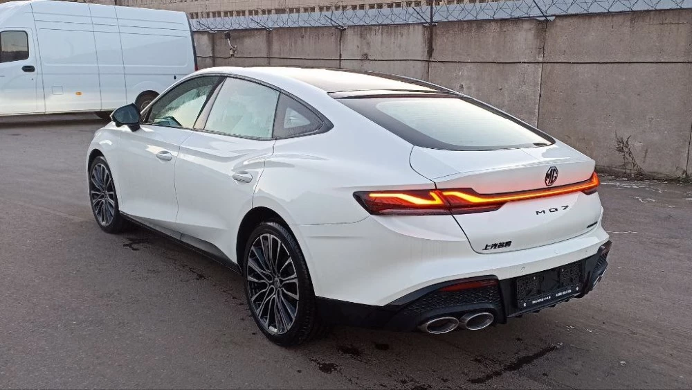 Лифтбек MG 7 в Санкт-Петербурге сбоку сзади