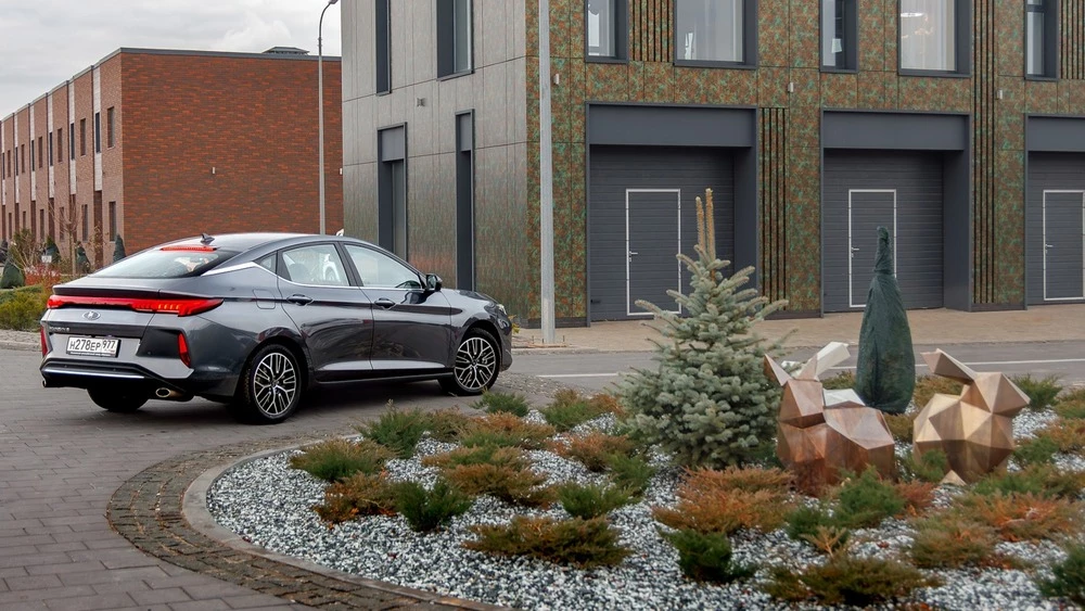 Москвич 6 сбоку сзади в статике