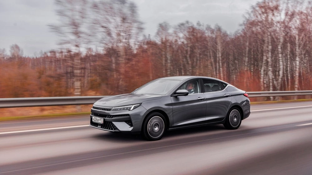 Москвич 6 сбоку спереди в динамике