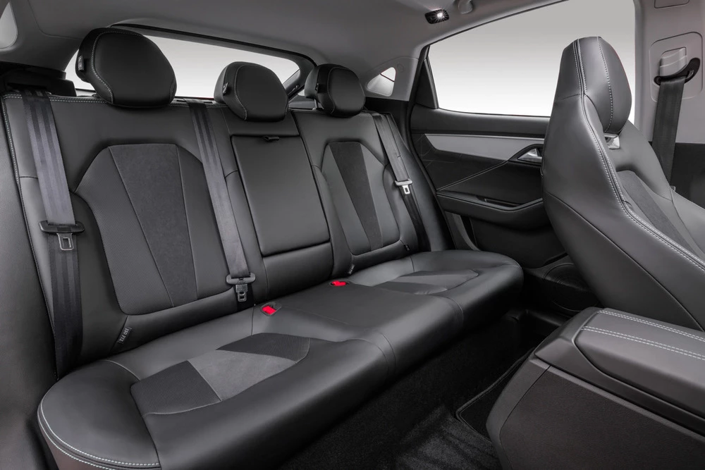 Москвич 6 салон интерьер второй ряд сидений