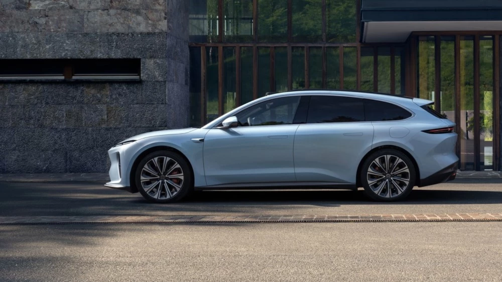 Nio ET5T универсал сбоку