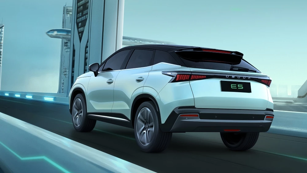 Omoda E5 сбоку сзади выйдет на рынок