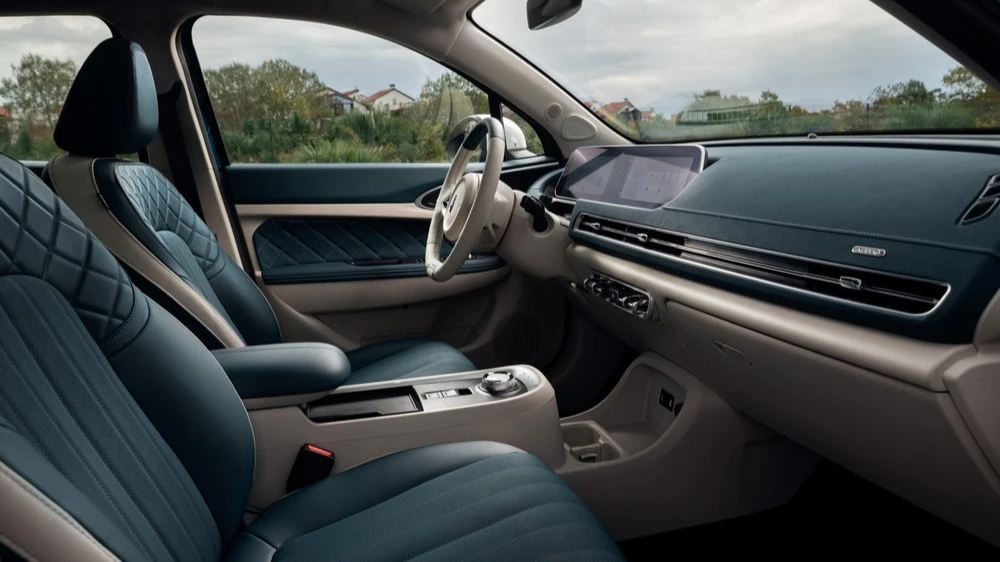 Ora 03 салон интерьер первый ряд