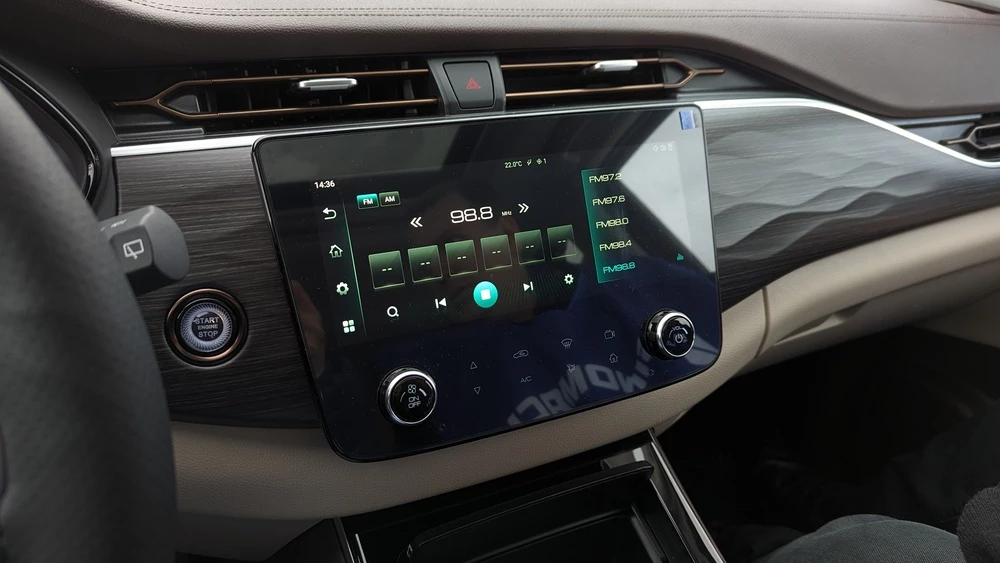 Внедорожник Oting Paladin салон интерьер медиасистема мультимедиа центральный экран не в топе