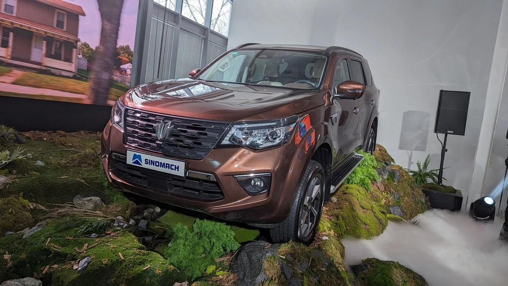 «Король вернулся, и слава будет принадлежать Oting». Запуск Paladin, первые впечатления и при чем тут Nissan Внедорожник Oting Paladin сбоку спереди презентация