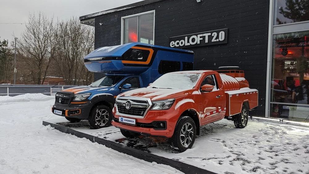 Автодом и пикап Oting Paladin сбоку спереди