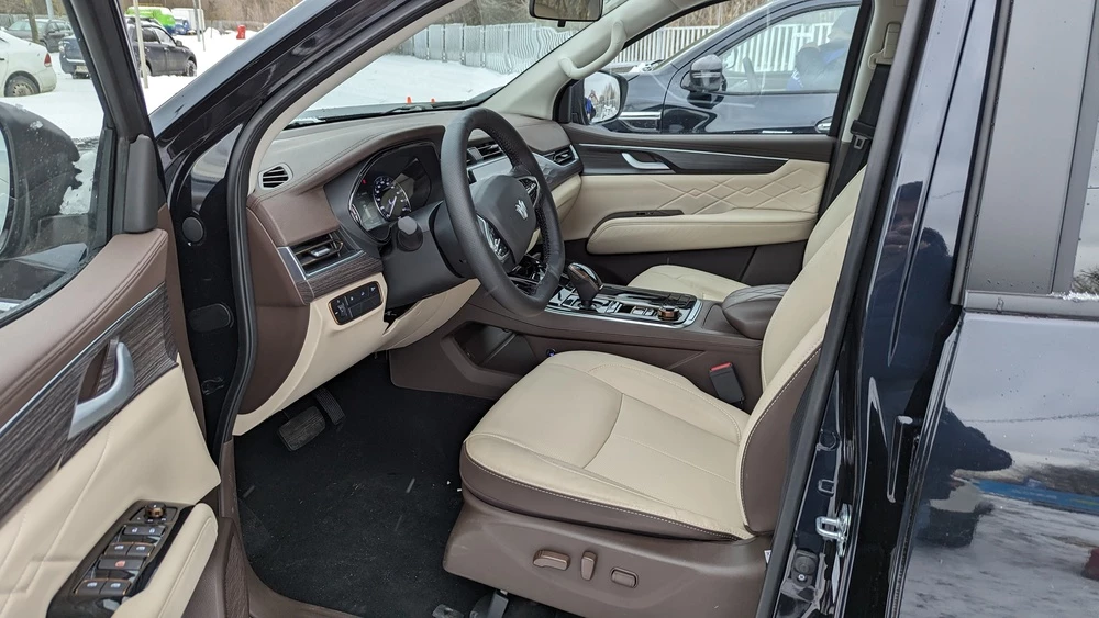 Внедорожник Oting Paladin салон интерьер первый ряд сиденья