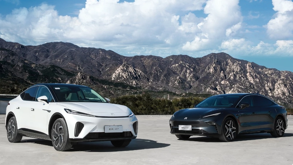 Цены на автомобили Rising назвали в России. К заказу доступны две модели Rising R7 F7