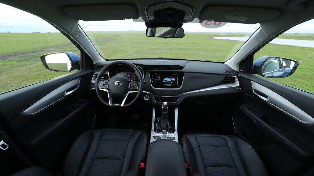 SWM G01 салон интерьер