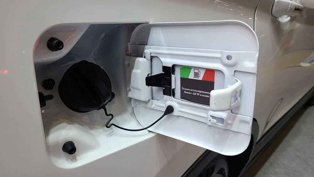 Кроссоверы SWM итальянские флажки