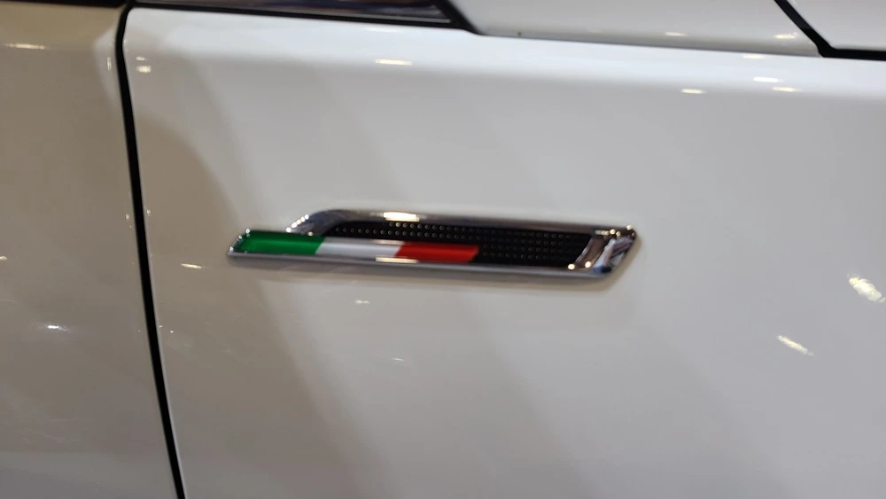 Кроссоверы SWM итальянские флажки