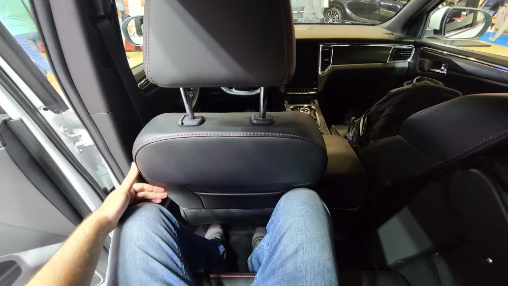 Кроссоверы SWM G05 Pro салон интерьер второй ряд пространство