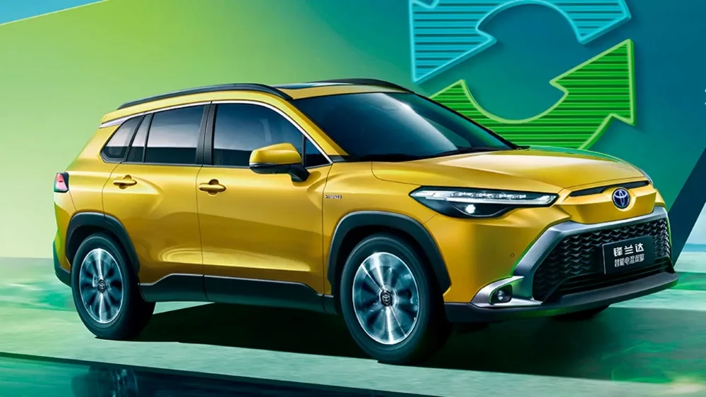 Toyota Frontlander сбоку спереди