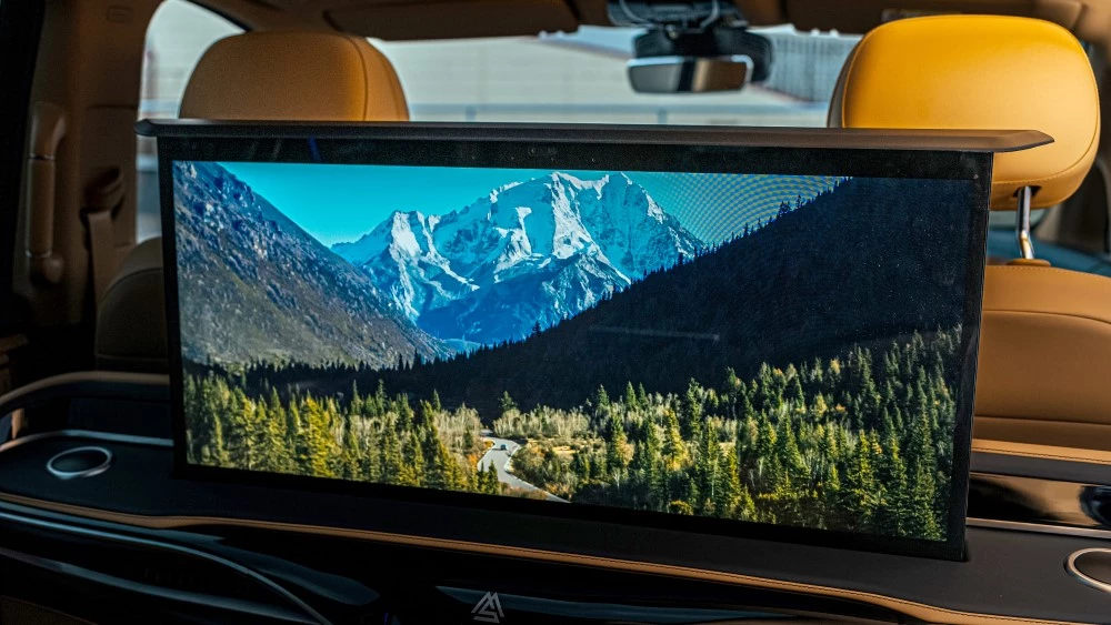 минивэн Voyah Dream First салон интерьер монитор для пассажиров