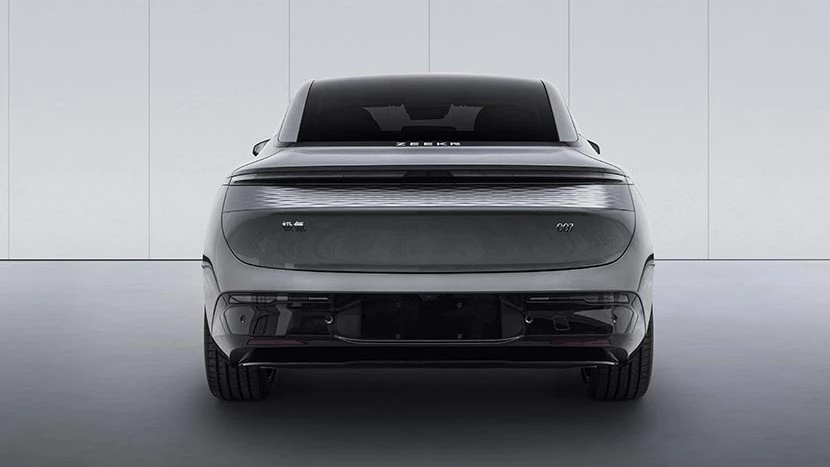 Zeekr 007 сзади