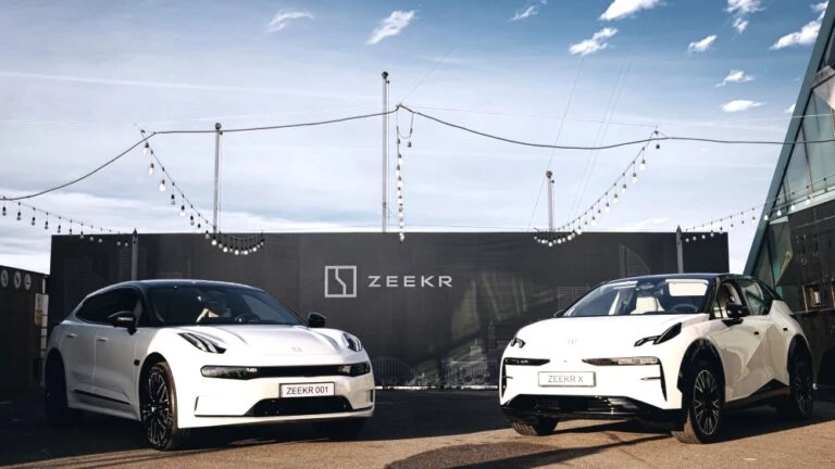 Zeekr X и Zeekr 001 в Казахстане спереди