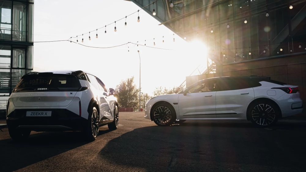 Zeekr X и Zeekr 001 в Казахстане сзади
