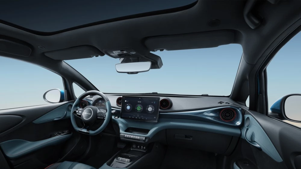 BYD Dolphin салон интерьер первый ряд