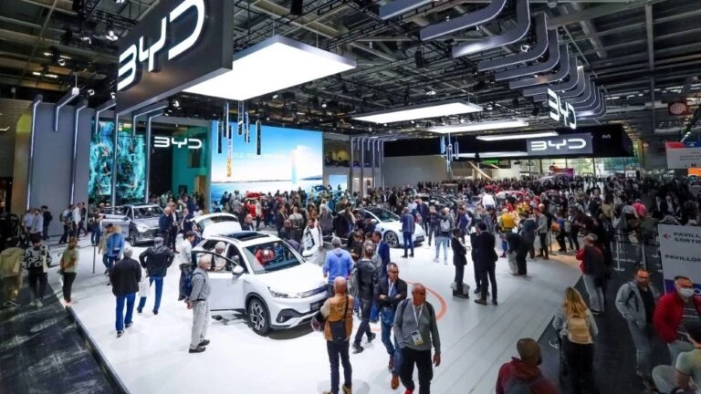 BYD автосалон в Париже Парижский павильон в Европе