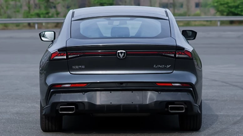 Changan Uni-V обновленный рестайлинг сзади