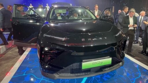 Chery eQ7 сбоку спереди электромобили в России