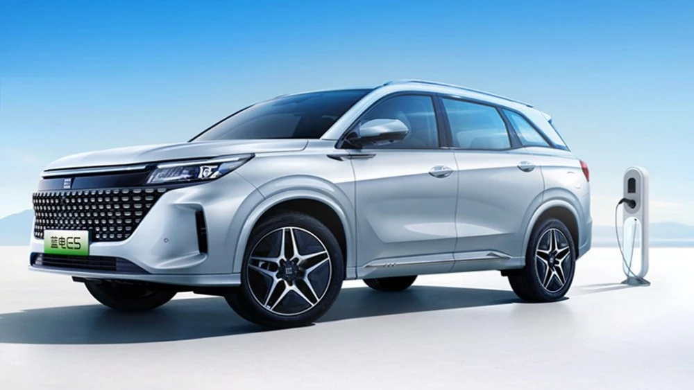 Dongfeng Landian E5 сбоку спереди