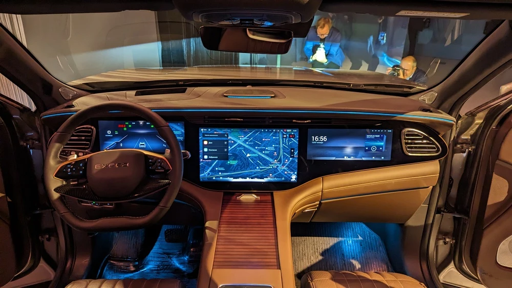 Обновленный Exeed VX нового поколения в России салон интерьер экраны мониторы
