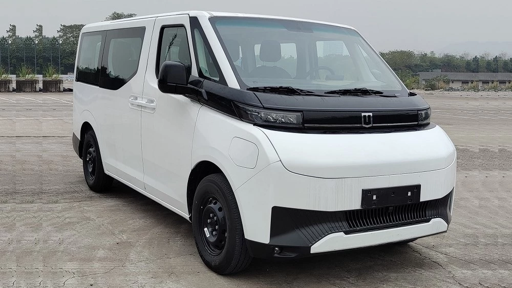 Минивэн Farizon SV низкая крыша сбоку спереди