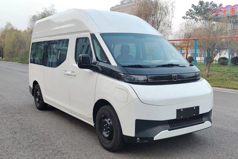 Минивэн Farizon SV высокая крыша сбоку спереди