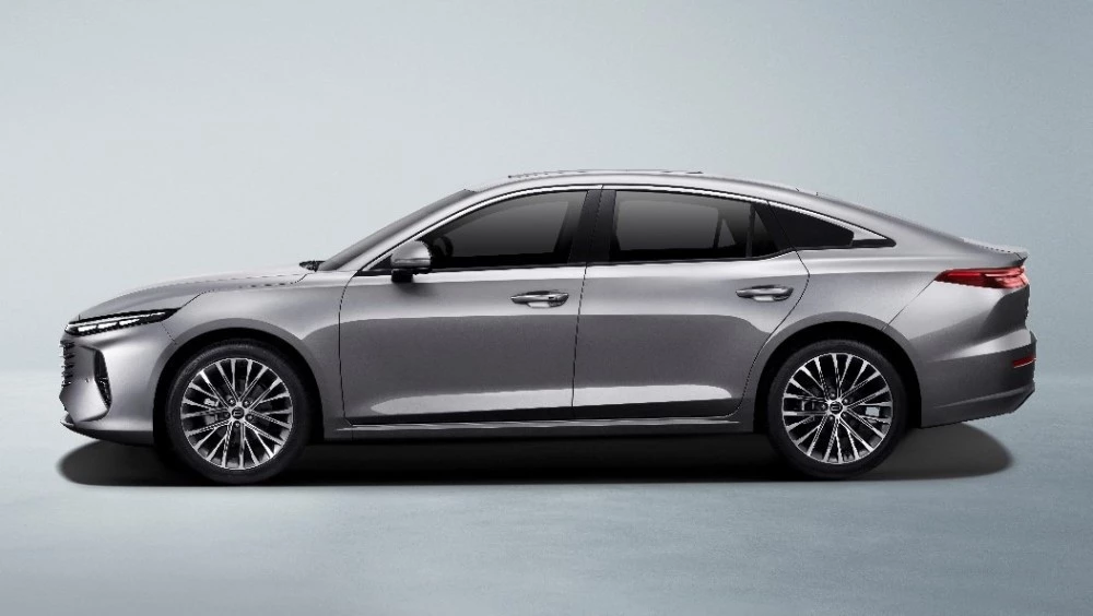 рестайлинг обновленный FAW Bestune B70 сбоку