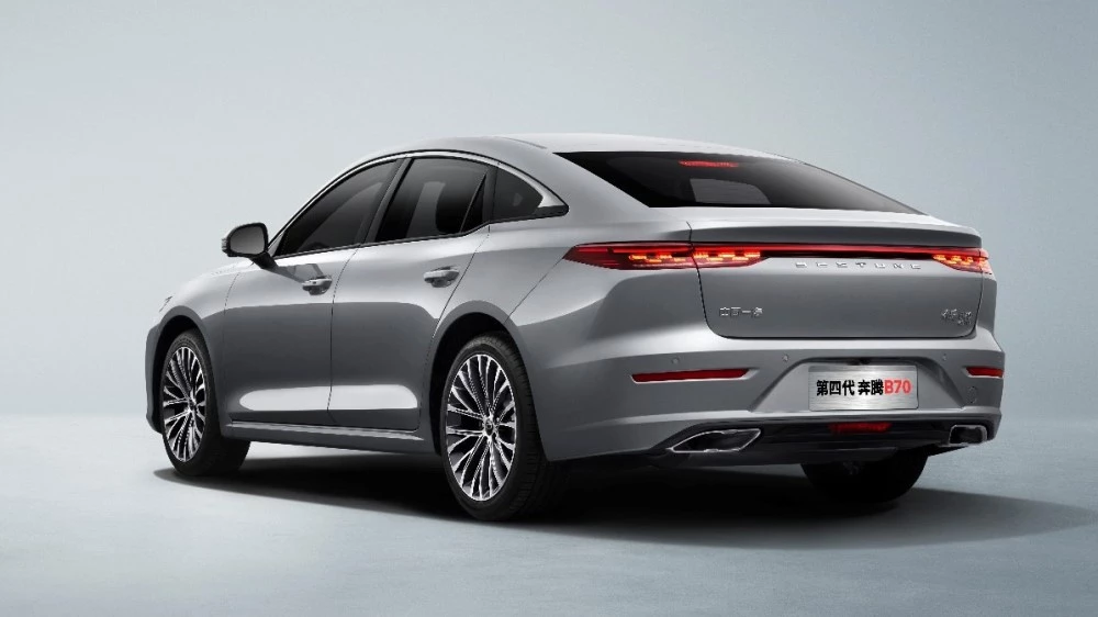 рестайлинг обновленный FAW Bestune B70 сбоку сзади